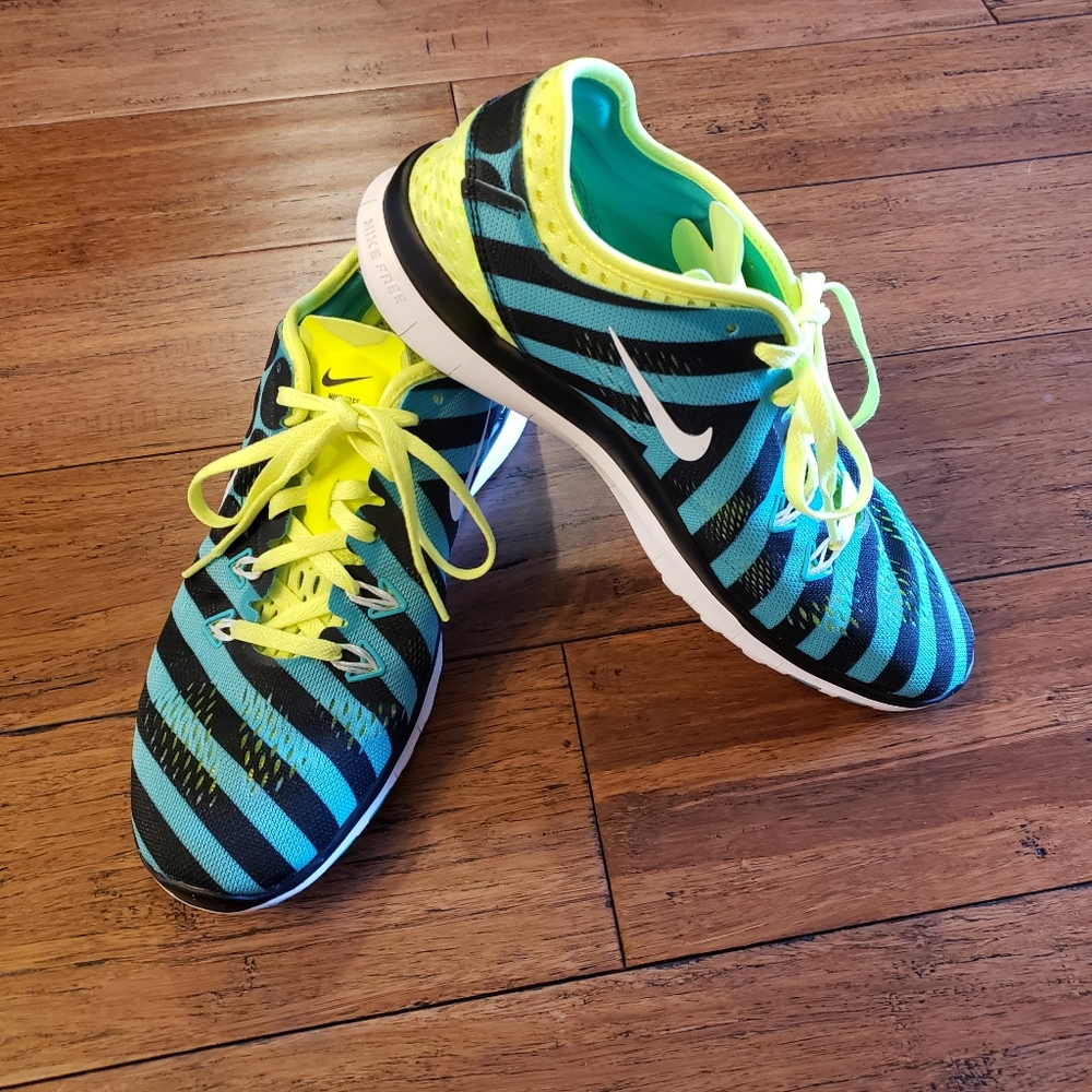 🦋 NEW NIKE FREE RUNNING SHOES🦋 - Picture 6 of 13